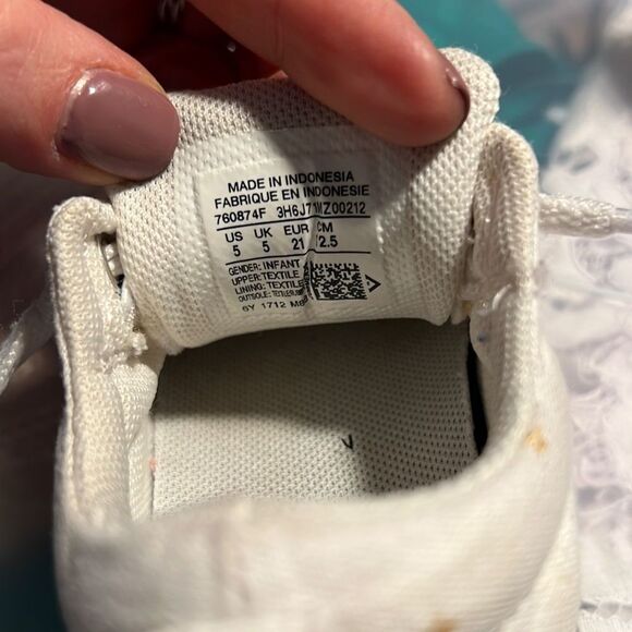 Converse baby white and black rim and gold stars  5 - Picture 6 of 6